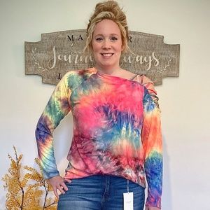 NEW trendy casual Tie Dye Top feat. Criss cross